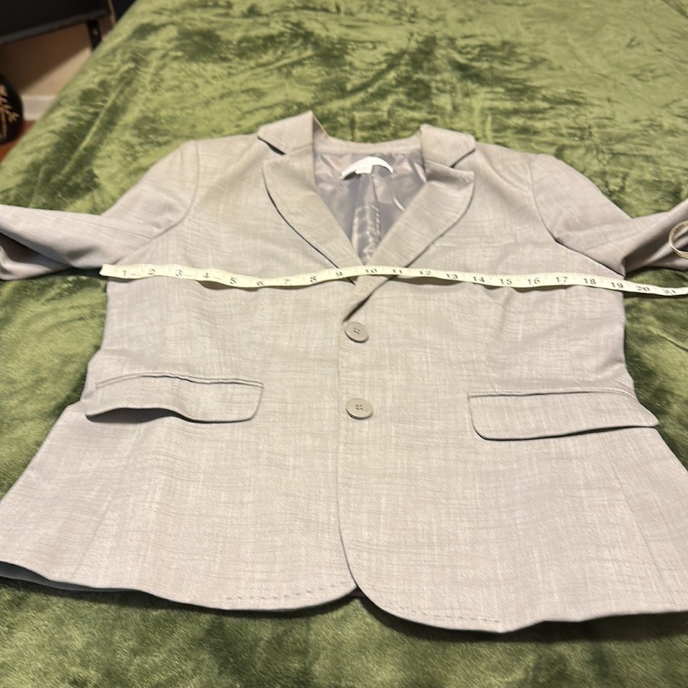 Suit - Picture 5 of 7